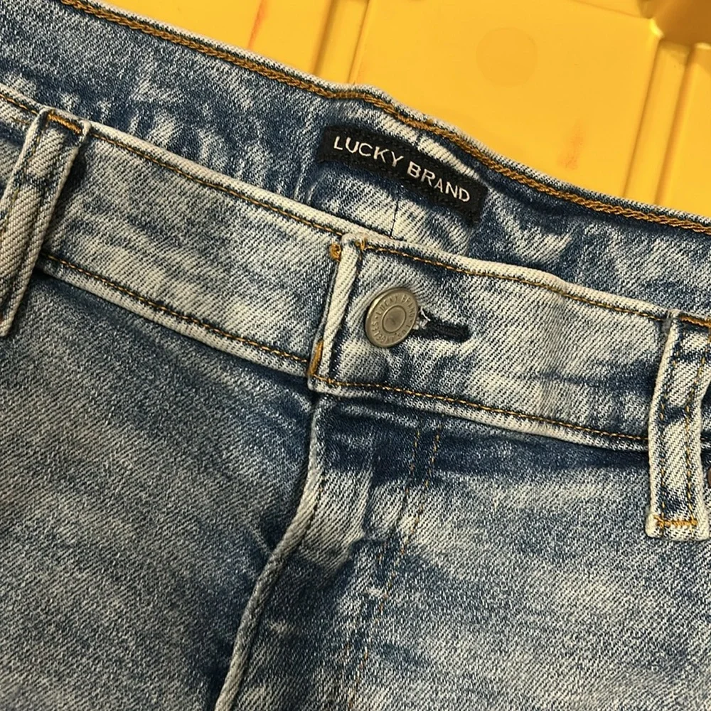 EUC Lucky Brand 40 x 30 223 straight leg Jean